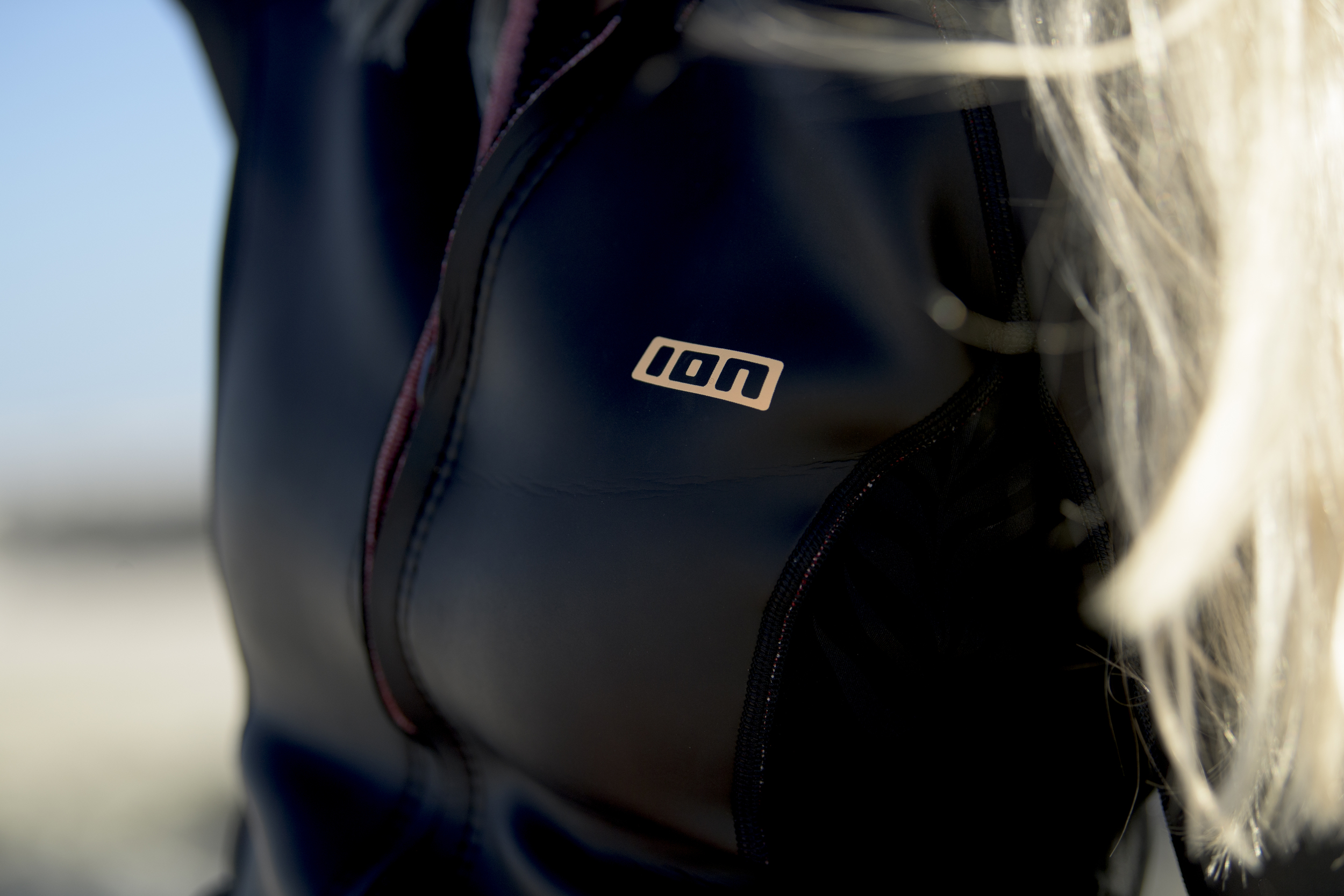 ION ����� �������� Neo Zip Top 2/1 LS Skin ���� ��� ��� (48233-4227)  black-flowers 25 (D 34/XS)-